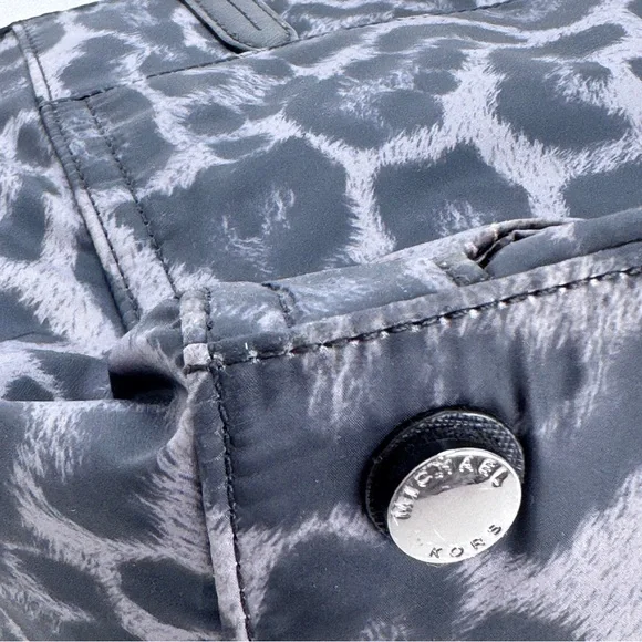 Michael Kors Leopard Print Travel Tote NWT Carry On Luggage Sleeve Shoulder Bag - Picture 7 of 11